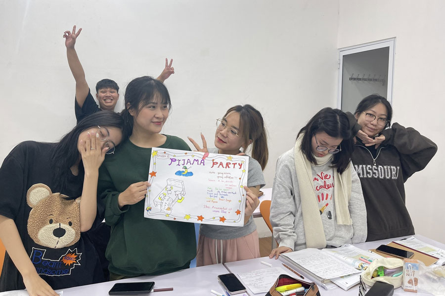 Hoạt động Teamwork trong buổi luyện nói tại Du học Đức - GermanBold